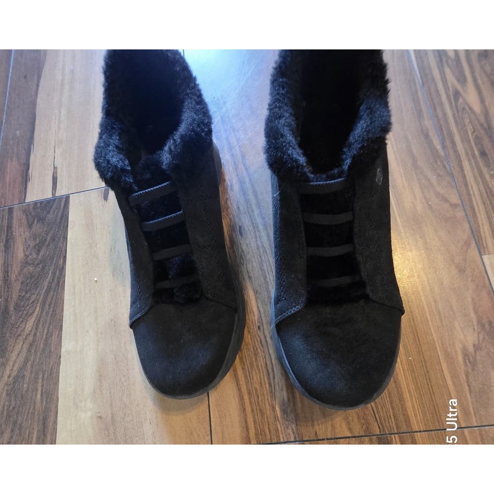 Bzees Womens Black Faux Fur Lined Golden Slip On Booties Shoes Comfort Size 9